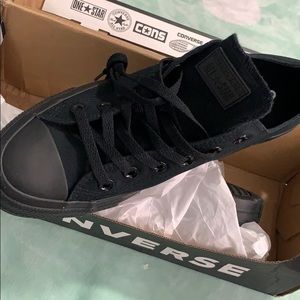 Converse all black